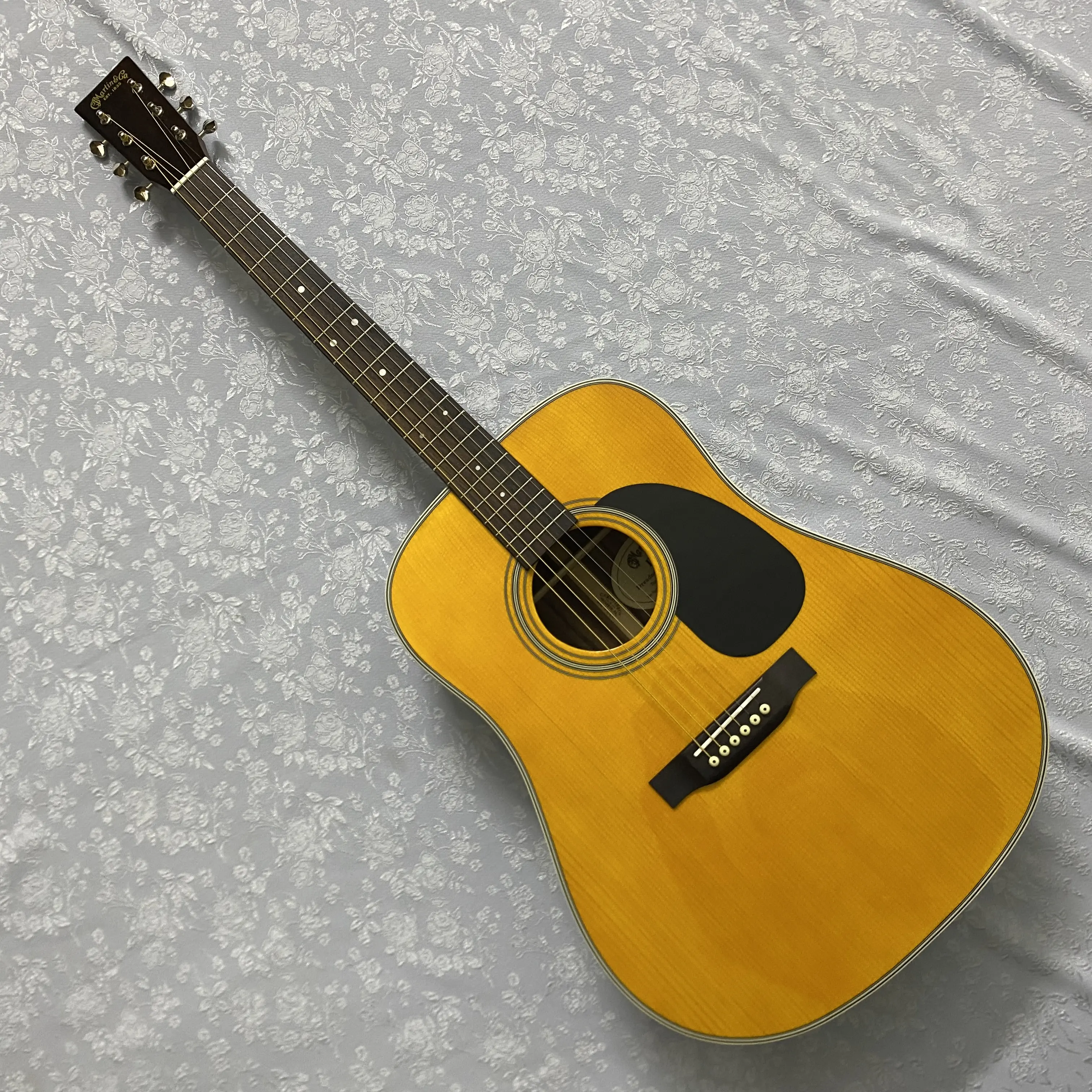 D28 Warm Yellow Acoustic Guitar Black Pickguard Solid spruce top 20Frets