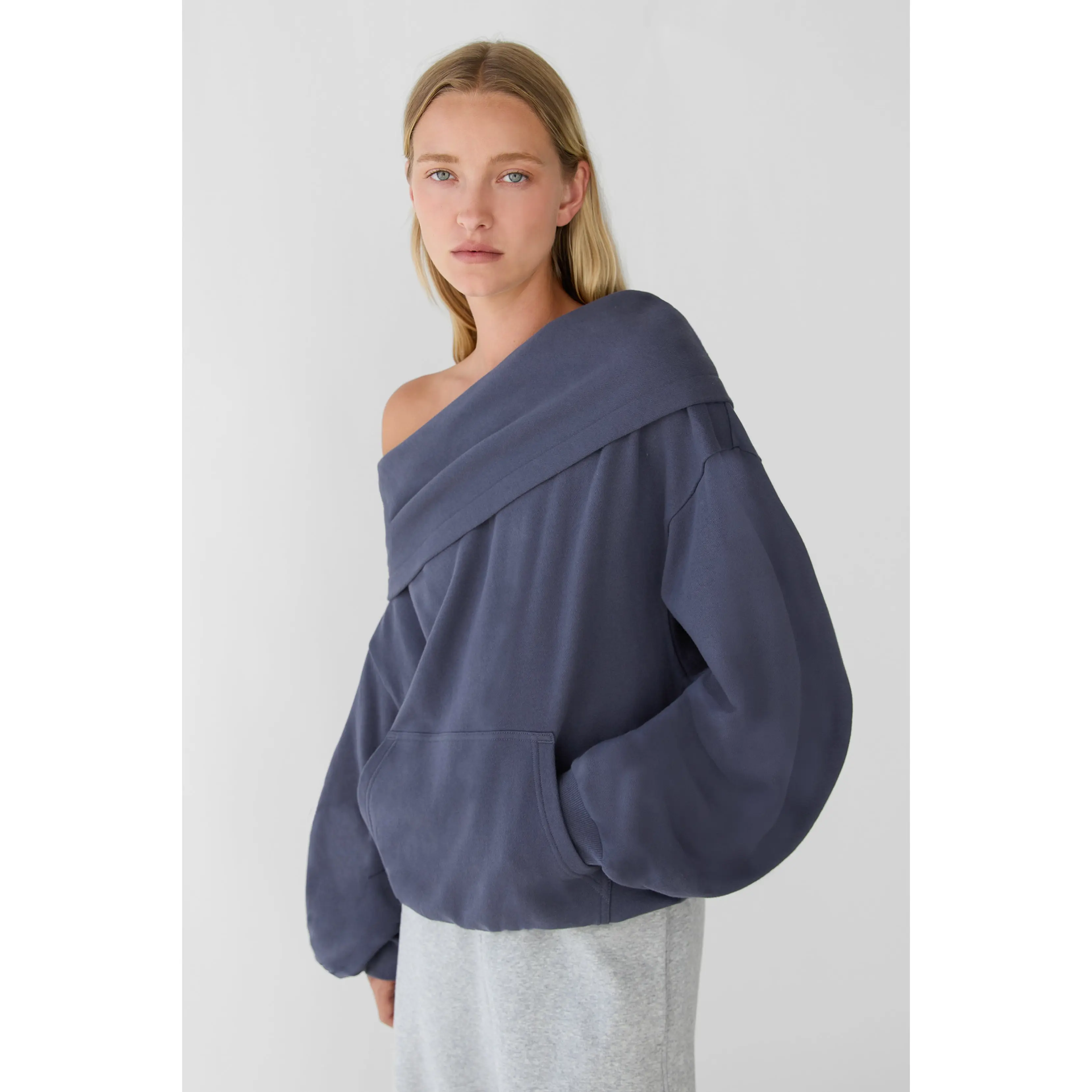SLOUCHY OVERSIZED HOODIE