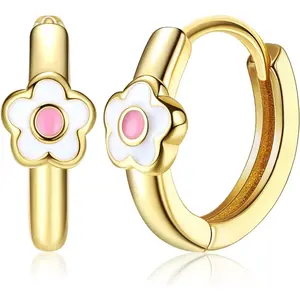 Earrings made of pure silver daisy earrings, cute small cartilage earrings, lightweight and hypoallergenic women's earrings