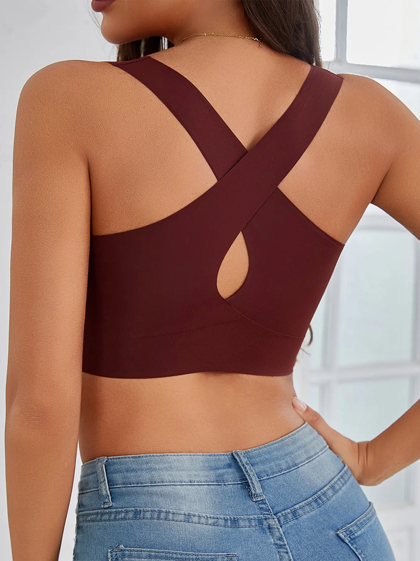 Women's Wireless Athleisure Bralette - Solid Fitted Cutout Crossback Yoga Bra, Strappy Criss Cross Back, Full Cover, Sporty Chic for Gym Workouts, Holiday Fitness, Street Wear