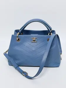 Pre-owned CHANEL Leather Crossbody Bags Chevron Chic Shopping Tote Bag Strap Crossbody Handbag Top Handle Bag SH005