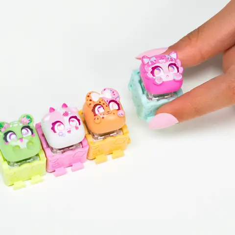 Clickeez |  Collectible Character Keyboard Keys Click and Clack | Create Your Own Keychain | Ages 6+