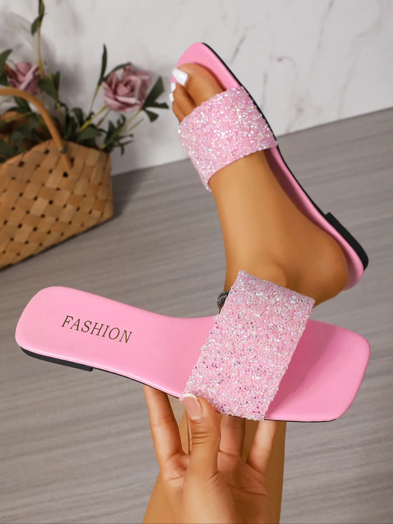 Fashion Women's Rhinestone Slippers, Fashionable Footwear, PU Leather Sandals, Indoor Outdoor Wear, Pointed Toe Open Toe Flat Sole, Summer Beach Shoes, Glitter Decorated Sandals