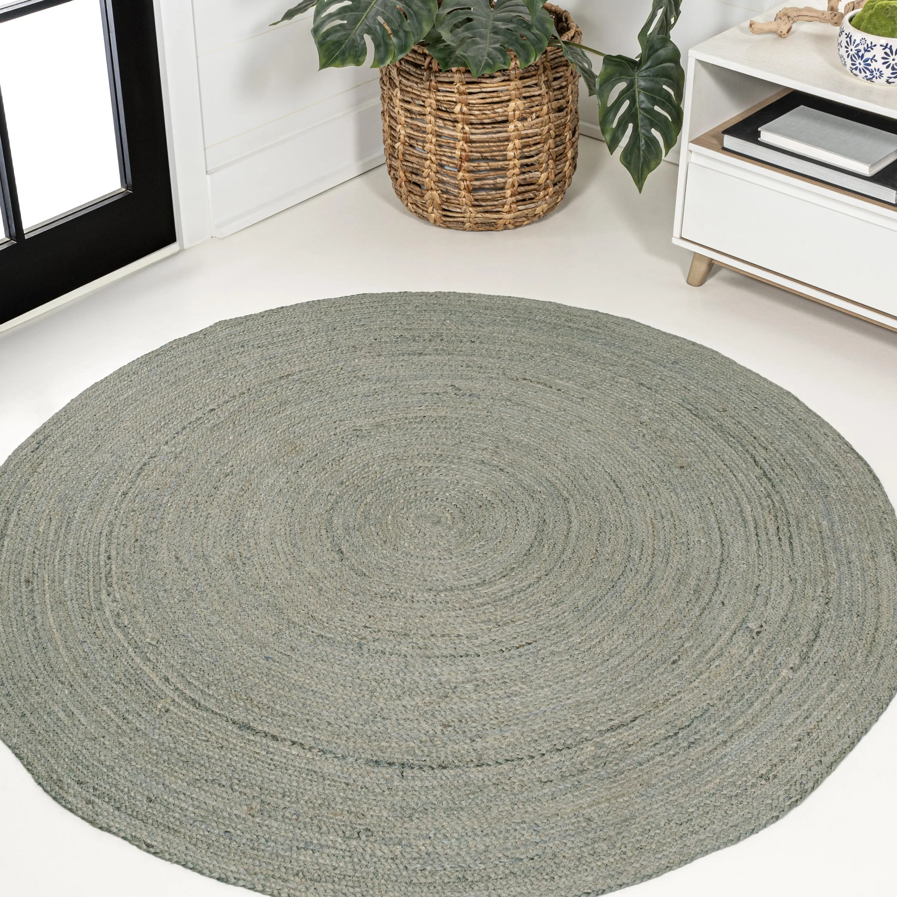 JONATHAN Y Zara Braided Coastal Cottage Round Jute Indoor Area Rug - Braided Floormat, Durable Easy-to-Care 0.16 in. Pile Casual Rug for Multiple Rooms