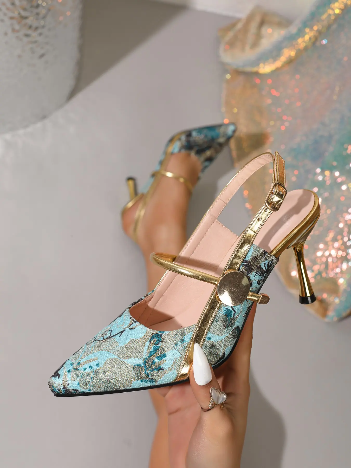 Blue Floral Embroidered Low Heel Sandals, Flower Print Sandals, Fashionable Heeled Sandals, Pointed Toe Metal Buckle Back Design, Elegant Commuter High Heels for Dating