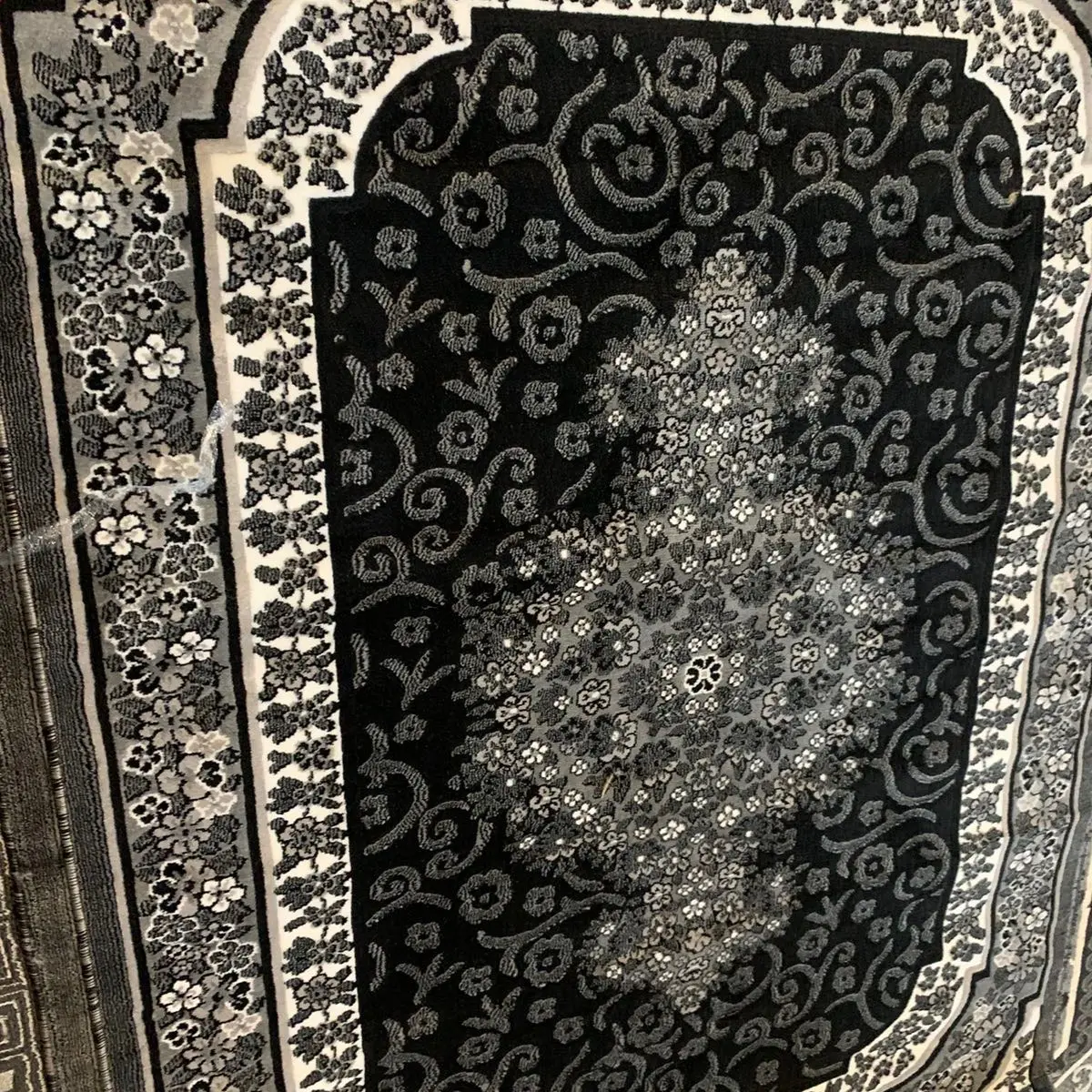 Brand new  Royalty Turkish rug 5x8 size black