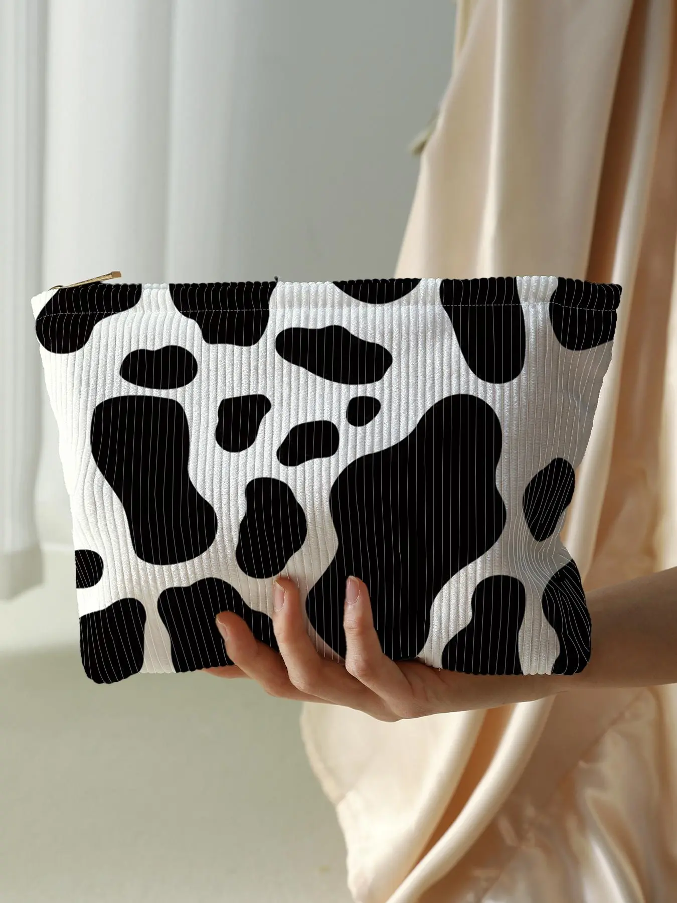 Random Cow Print Corduroy Makeup Bag, 2025 New Style Lightweight Multi-functional Zipper Makeup Bag, Casual Versatile Storage Bag for Travel & Daily Use, Handheld Cosmetic Pouch, Travel Essentials, Makeup Containers, Cosmetic Travel Bags
