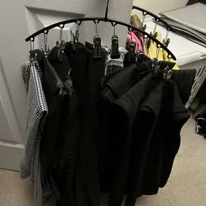 Curved Shape Metal Yoga Pants Hanger, Space-Saving Closet Organizer, Curved Design Hanger, Available in 1, 2, 4, 6, 10 or 15 Pieces, Pants Hanger with 10 or 15 Clothespins