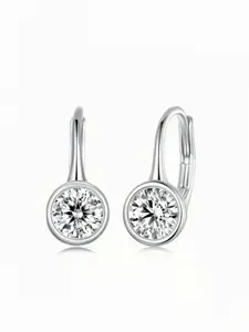 A pair of 0.5-carat * 2 moissanite simple and classic fashionable multi-purpose couple earrings for men and women. Made of S925 silver, suitable for wedding proposals, banquets, Mother's Day, Father's Day, birthday, and as a gift for special occasions.