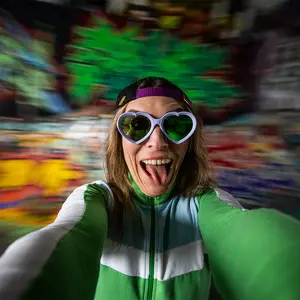 The Moontower Admirer Blue-Green Lens Sports Sunglasses in Purple