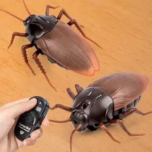 Simulated Remote Control Cockroach (1 Set), Novel and Scary Animal Toy Model, Simulated Sensing Cockroach, Creative Halloween April Fool's Day Prank Mock Gift (Comes with 6 1,5V Button Batteries)