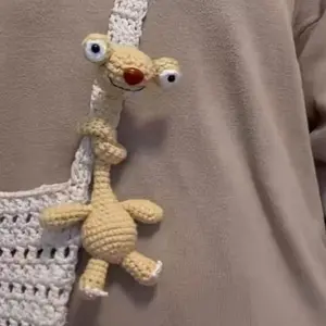 Long neck sloth long neck cooing chicken crochet wool ice age handmade DIY crochet material package non-finished product