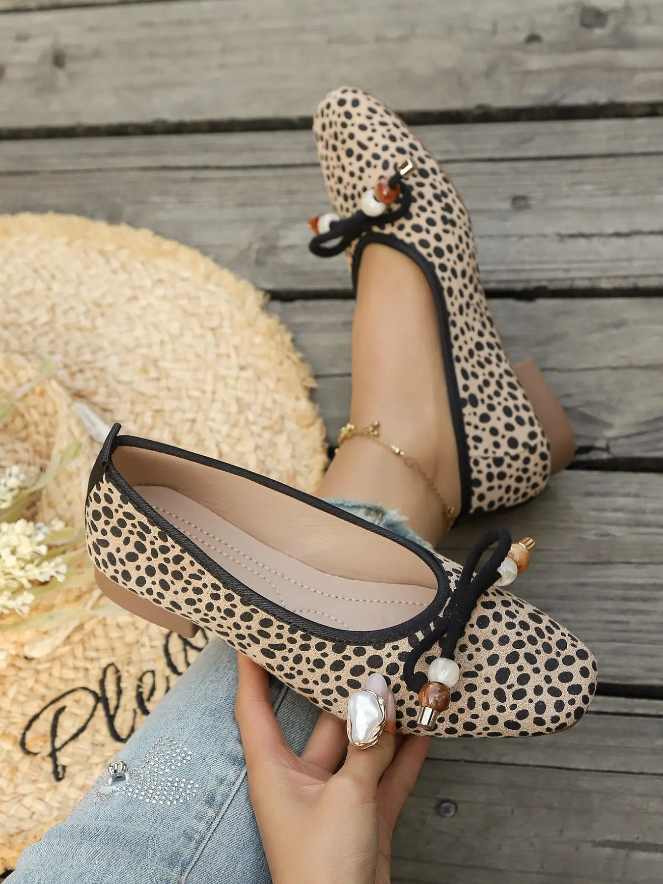 Women's new fashion trendy slip-on comfortable soft flat shoes, suitable for daily casual wear and outdoor walking, casual shoes for commuting to work or school, a must-have for gifting, with a bow and leopard print combination, Commuter Shoes