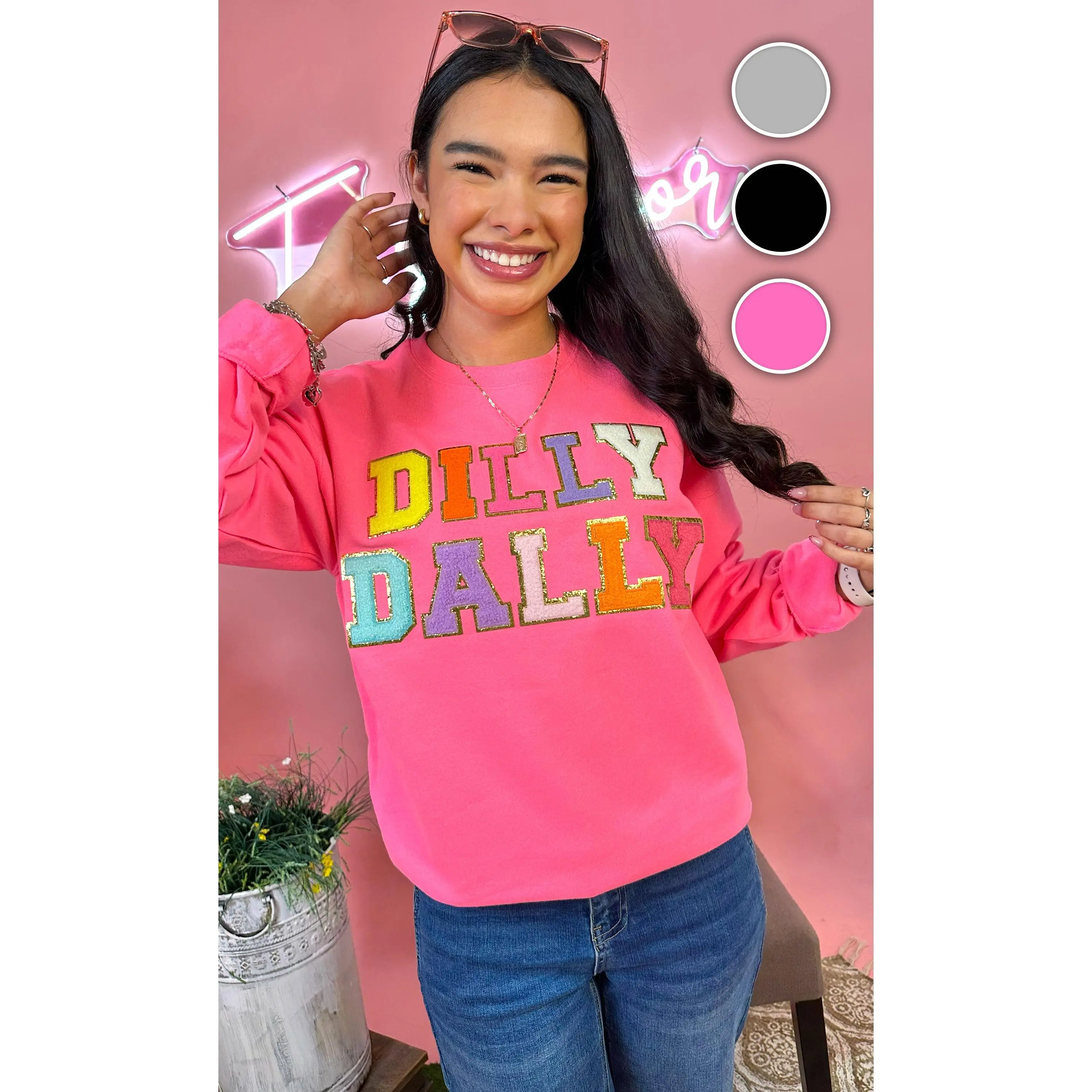 Women's Dilly Dally Graphic Sweatshirt with Chenille Lettering, Soft Cotton Blend Crewneck Top, A Relaxed Everyday Garment