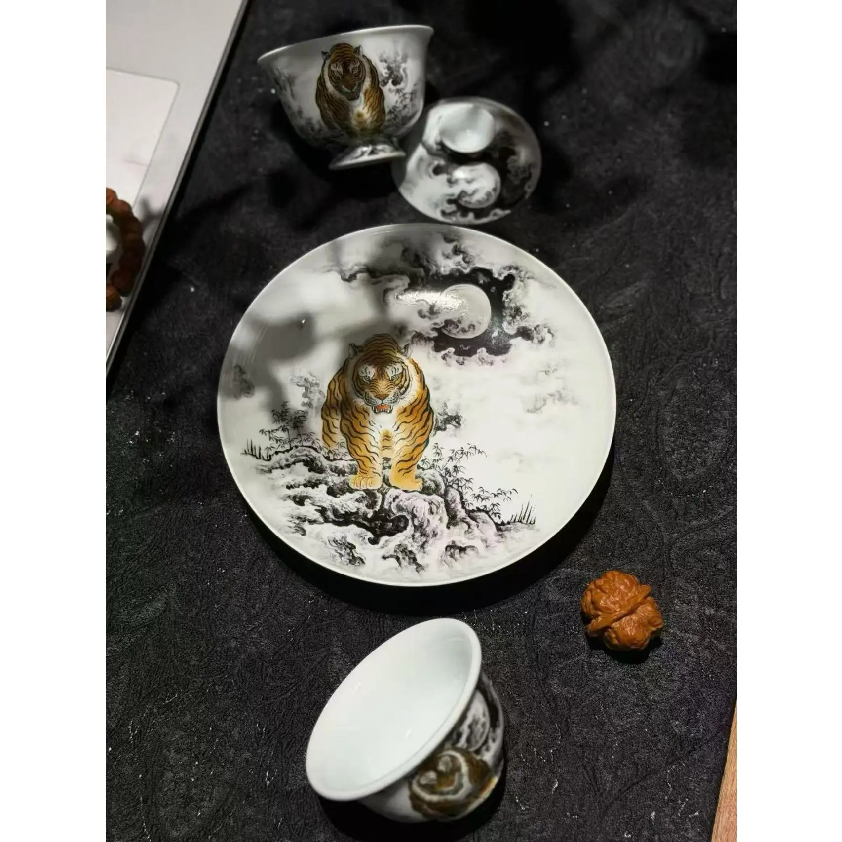 Jingdezhen Traditional Porcelain Hand-Painted Tiger Motif Tea Set, Limited-Edition National Intangible Cultural Heritage Collectible Kitchenware