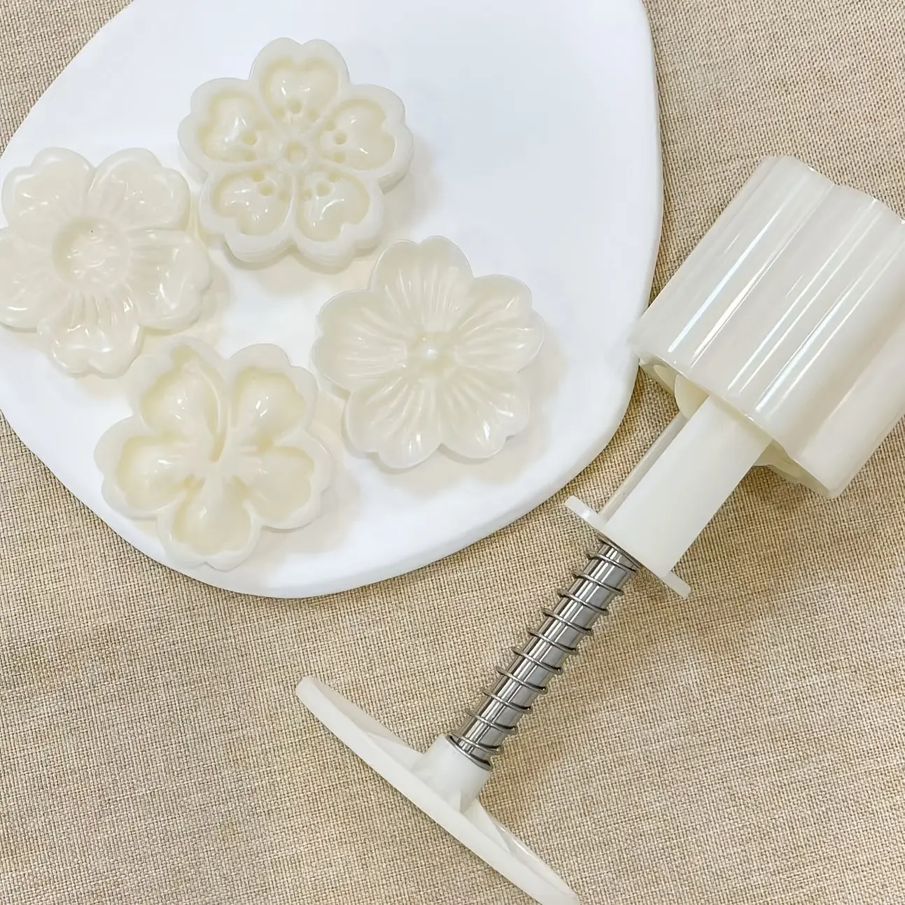 Mooncake Mold, Hand Press Peanut Mung Bean Cake Mold, Ideal for Baking, Durable Design, Perfect for Home Use, Easy to Clean, Baking Supplies, Bakeware