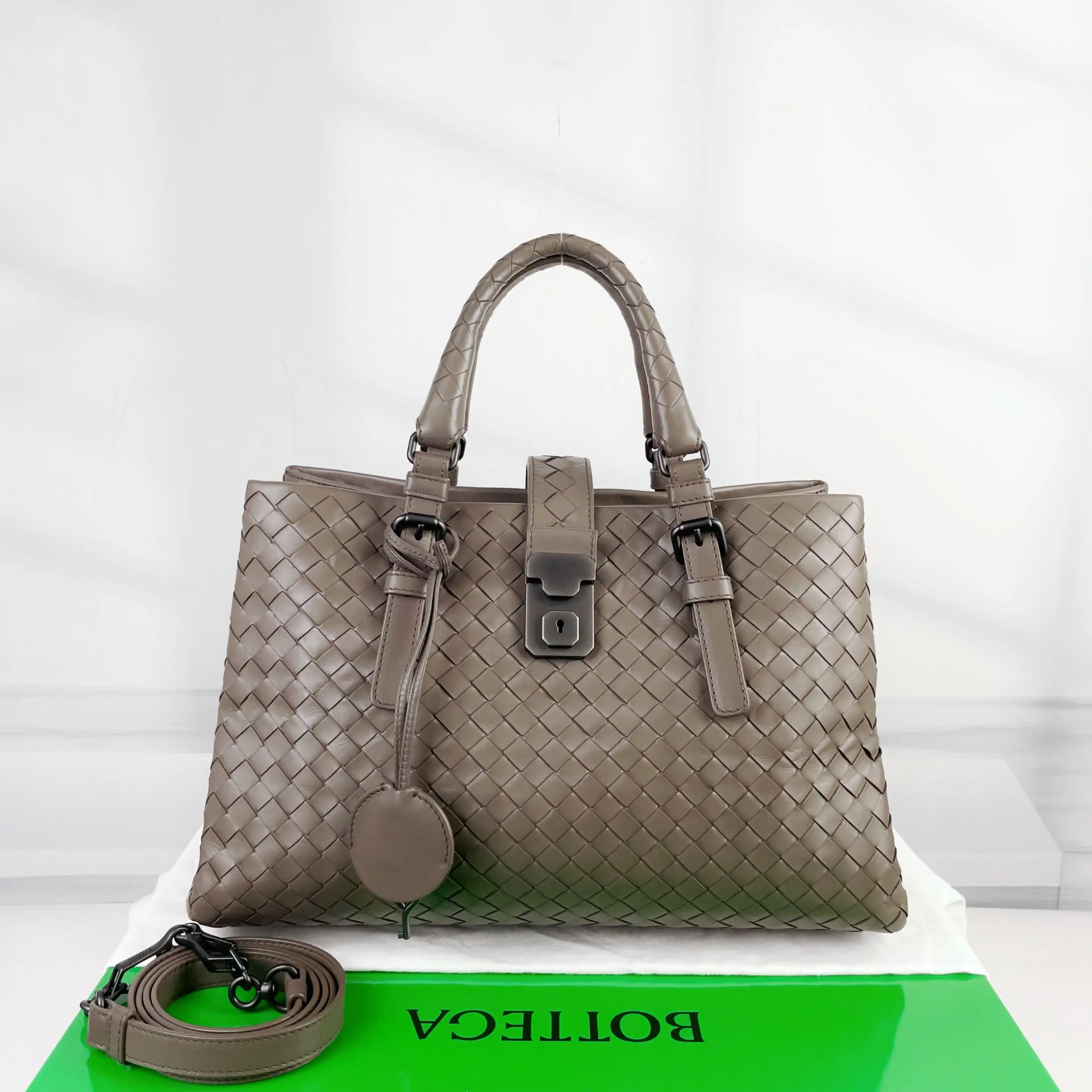 Pre-owned Bottega Veneta Leather Shoulder Bags 9.45'' R3449 Shoulder Bag C9206659921 0424 T1 Qiqi
