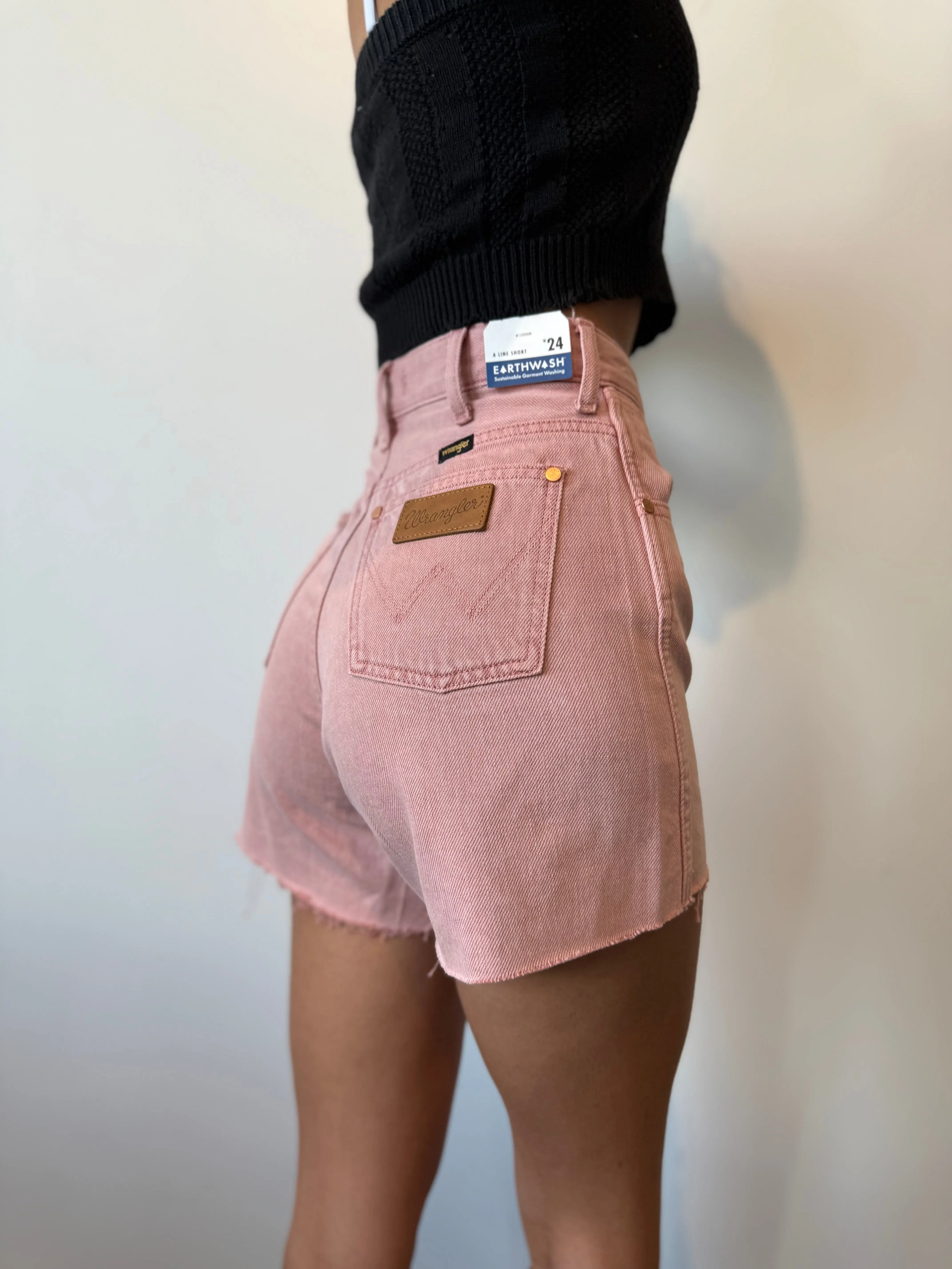 Wrangler Women's Dahlia Rose High-Rise Mom Jean Shorts, 100% Cotton Denim Bottom with 4" Inseam