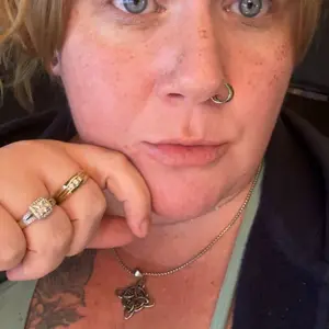 Product Review of Waterproof Freckles Pen: Faux Freckle Stamp and Fine Tip Eyeliner for Realistic, Long-Lasting Freckles and Effortless Makeup, Perfect for Daily Wear and Cosplay from ✨** V**r V**h 🌙**