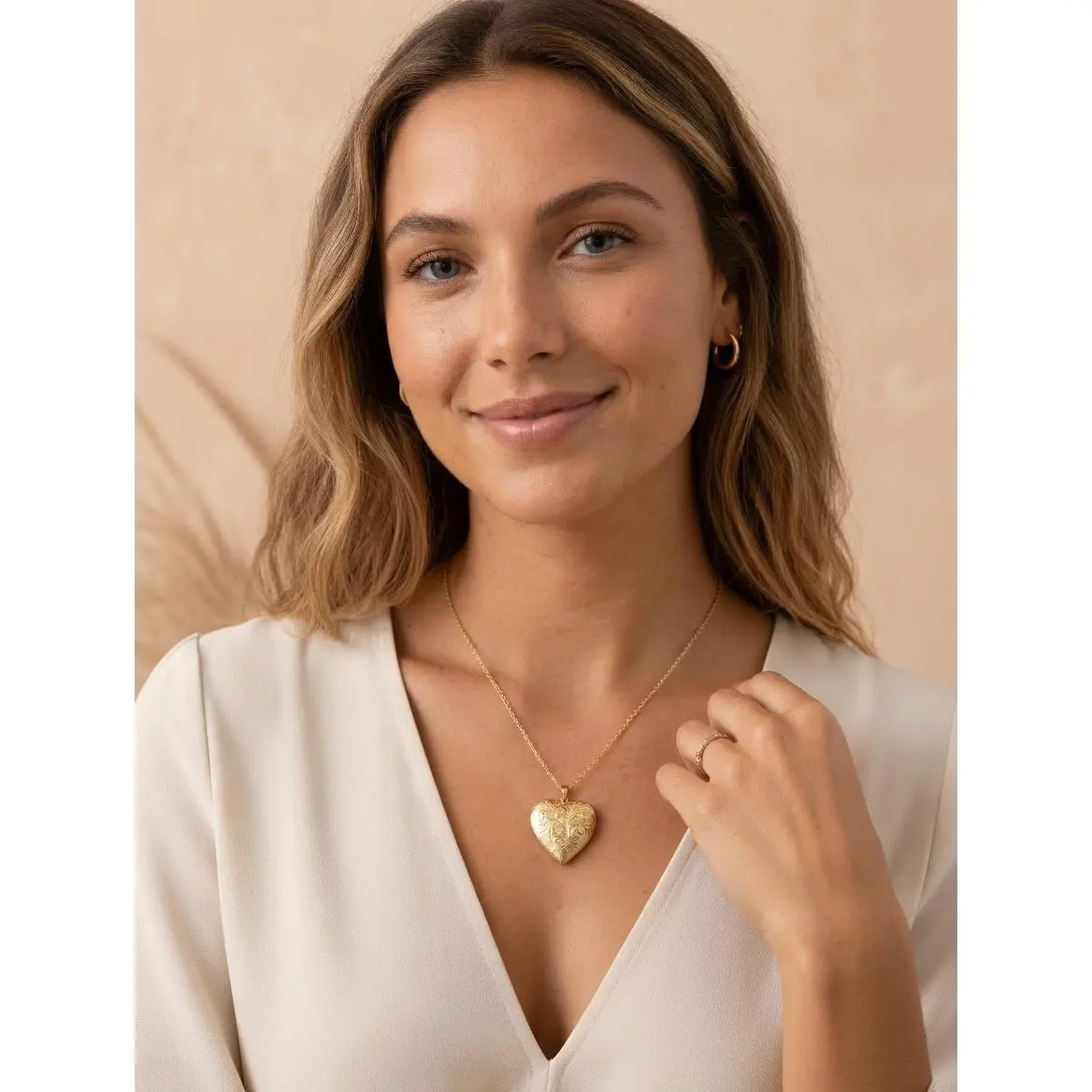 Vintage Heart Locket Necklace, Gold-Plated Engraved Floral Photo Locket Charm for Women, Sentimental Gift for Birthday Anniversary, Locket Charm Necklaces