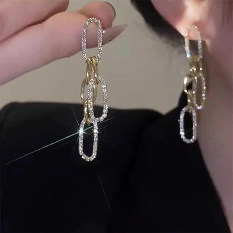 Elegant Light Sophisticated Long Rhinestone Chain Stud Earrings 2024 Niche Design Distinctive Ear Jewelry HNAL78