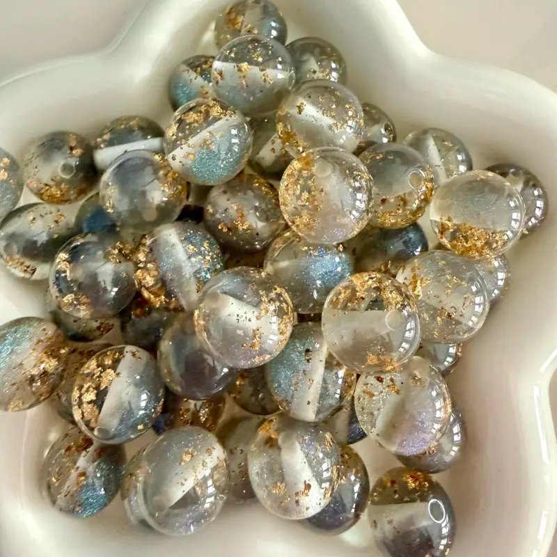 Acrylic 16mm beads with glitter for craft projects. Acrylic 16mm beads with glitter for craft projects.