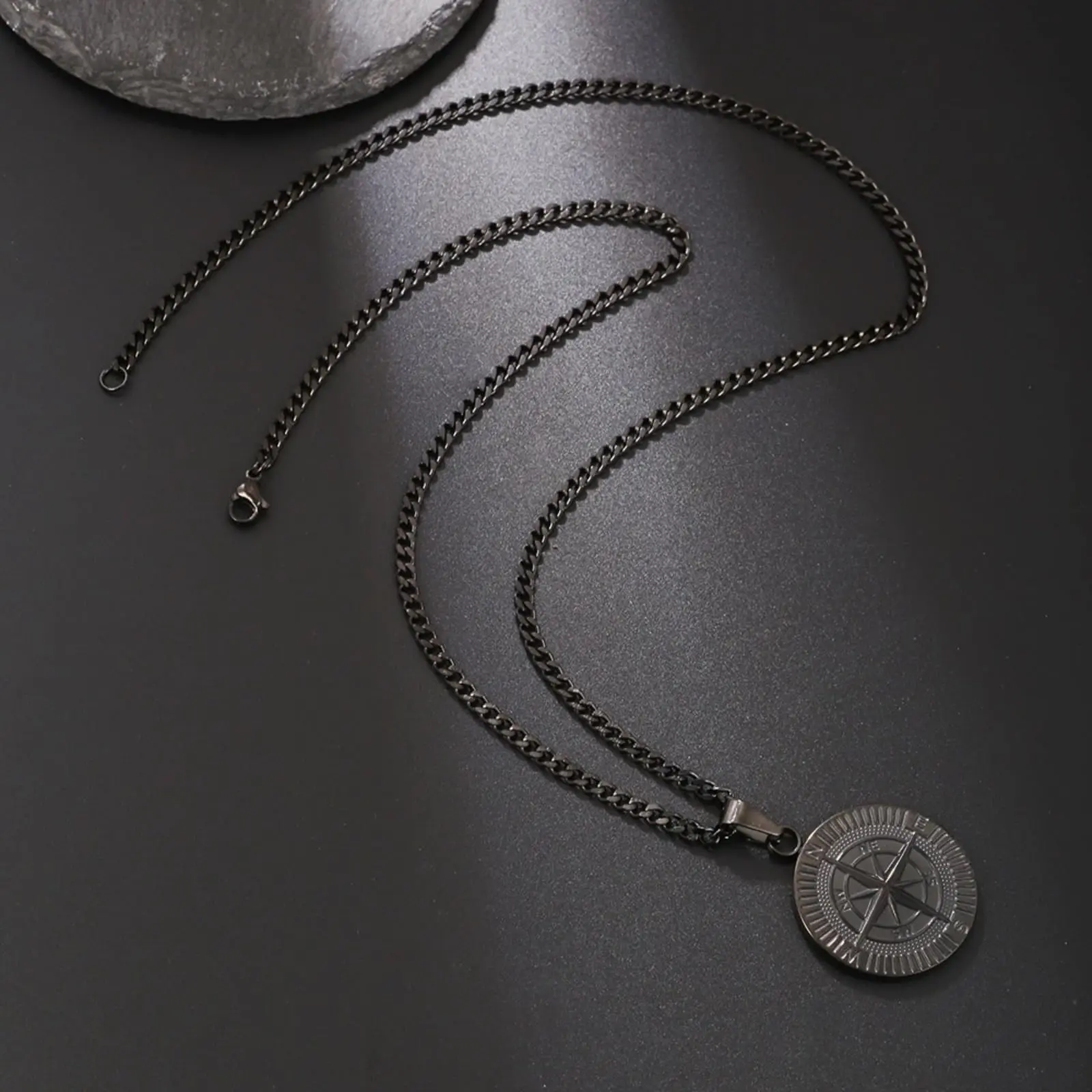 Men's Compass Pendant Necklace Compass Circle Vintage Coin Necklace Navigator Forged for Male Talisman Travel Jewelry Inspirational Graduation Gifts