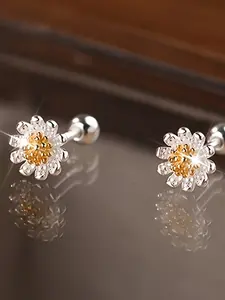 Small daisy flower stud earrings, hypoallergenic, suitable for daily commuting wear, summer seaside beach vacation style, suitable as a gift for engagement or wedding anniversaries, spring and summer accessories