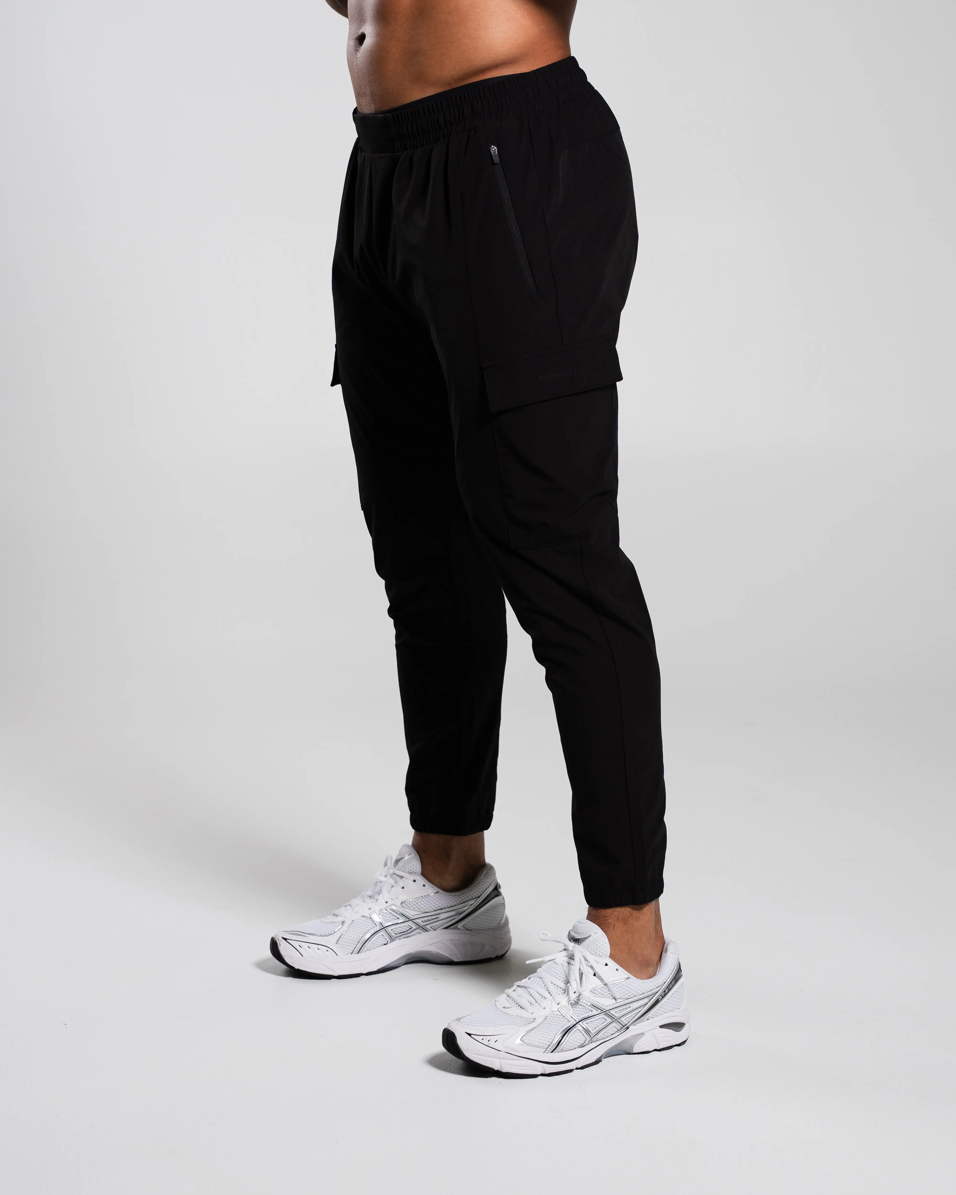 Alphalete Men's Tech Cargo Pant - Black, Joggers, 4 Way Stretch, Fitted, Pockets, Tapered Leg, Athletic Sweatpants, Tapered Training Pants