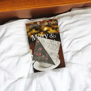 Corner Bookmark Kit with Floral and Vintage Text Designs in Clear Packaging