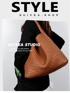 Woven Leather Bucket Bag, Adjustable Shoulder Crossbody Bag, Simple Daily Commute Handbag, Stylish and Durable, Perfect for Everyday Use