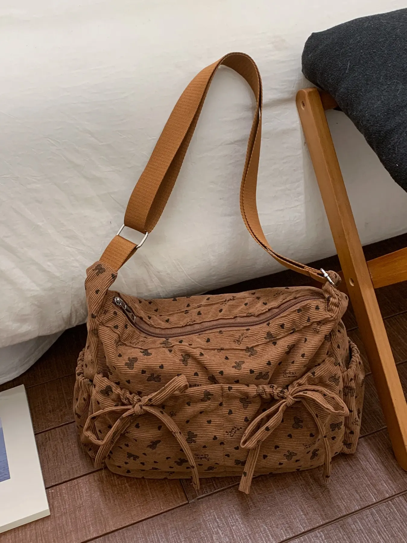 Niche design simple drawstring bow decorative shoulder bag, casual daily commuting shoulder bag, Commuter shoulder bag, lazy classic style suitable for student party, daily travel, shopping, Textured Bag, Crossbody Bags