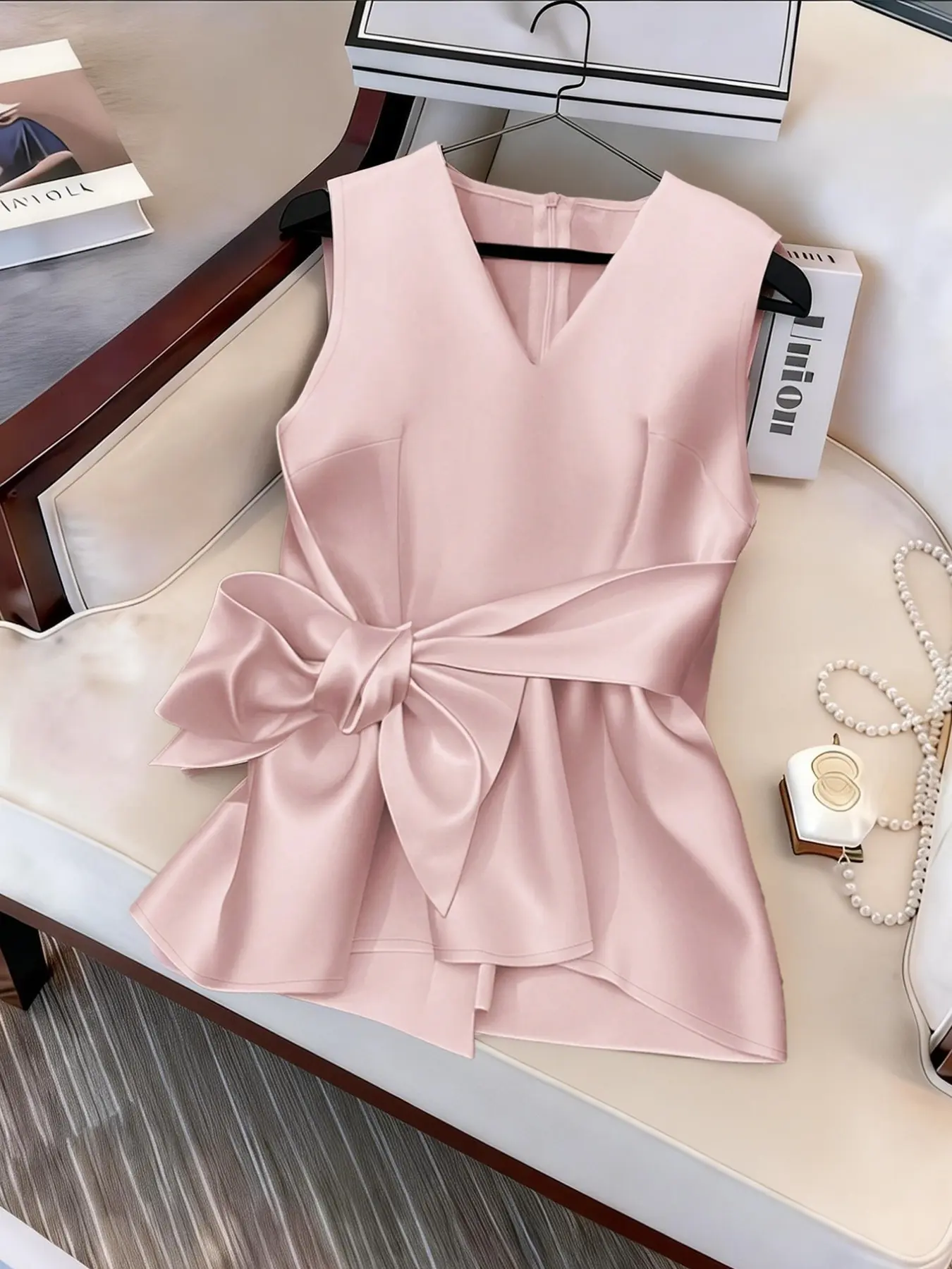 Women's Fashion Chic Elegant Minimalist V Neck Sleeveless Waist Tie Bowknot Simple Solid Color Vest, Fitted Tank Tops, Ladies Casual Summer Top, Casual Everyday Top, Stylish and Comfortable Design, Womenswear