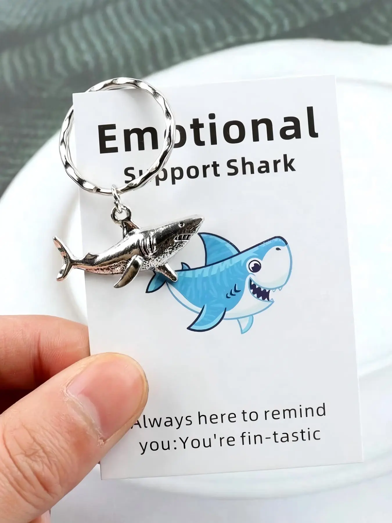 1pc Cartoon Shark Key Chains, Keychains Cute, Cute Keychain, Ocean Party Gift DIY Craft Kit, With Motivational Card, Antique Silver Shark Pendant, Metal Animal Accessories, Ideal Gift For Shark Lovers, Cute Keychain Accessory