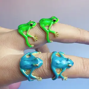 Cute jumping frog ring, a trendy and popular prank item, symbolizing vitality and good luck, suitable for couples or friends to wear.