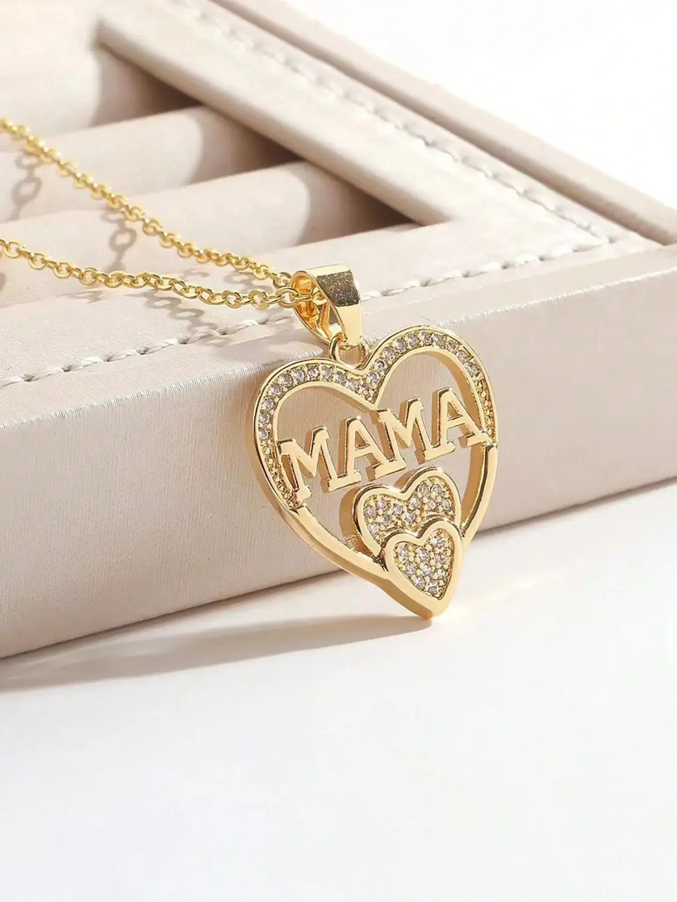 Elegant Water Drill Heart Letter Mam Pendant Necklace, Mother's Day Gift for Women, Stylish Jewelry for Special Occasions