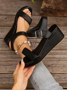 Women's fashion black platform peep-toe sandals, creating a casual trendy style. The thick platform design is comfortable and adds height, suitable for summer daily outings and summer holiday gatherings. Wedges Sandals, Fashionable wedge shoes