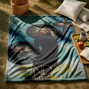 1 piece Zendaya's movie look, directed by Denis Villeneuve themed flannel blanket - Super soft fluffy flannel sofa blanket, suitable for beds and sofas, all-season use, modern geometric pattern design, digital printing, 100% polyester material