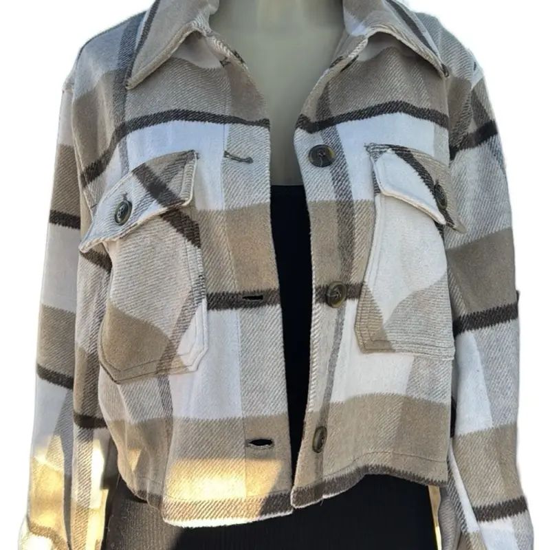 Women’s cropped corduroy flannel with flap Pockets
