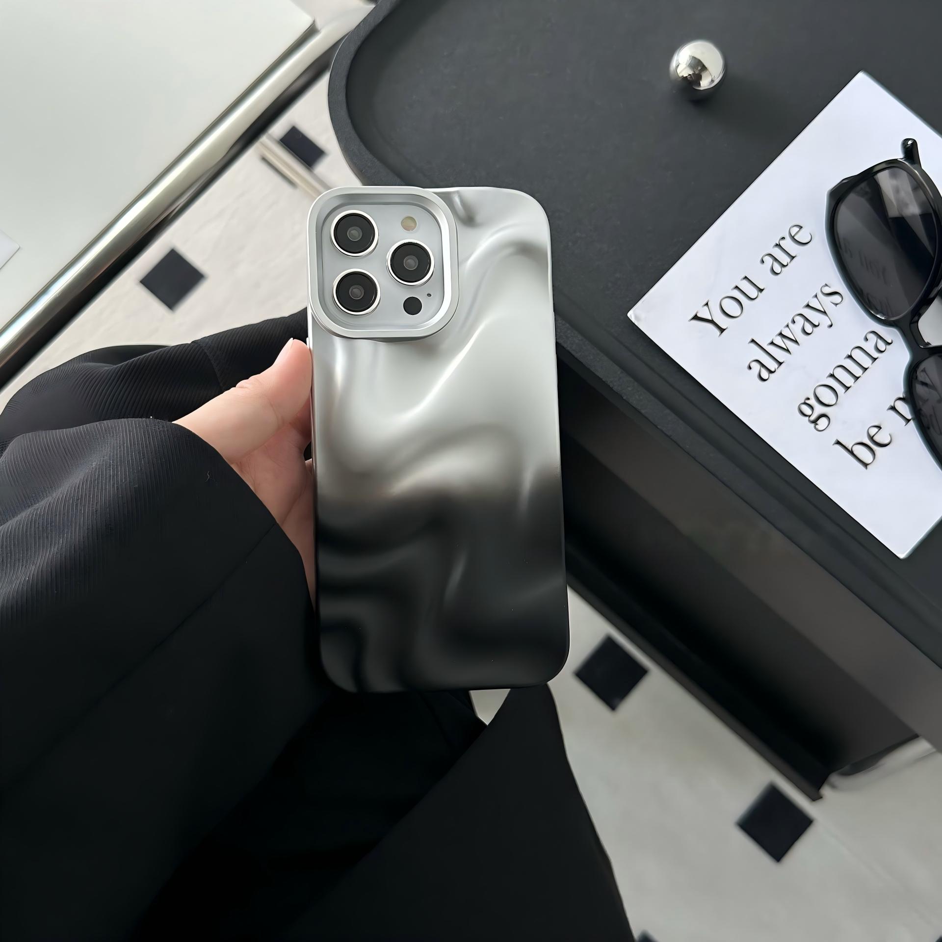 （Case & Nova.） Sleek minimalist black–silver gradient 3D wave phone case for iPhone 17 Pro Max, 16 Plus, 15, 14, 13, 12, 11 models; vintage luxury aesthetic design junk