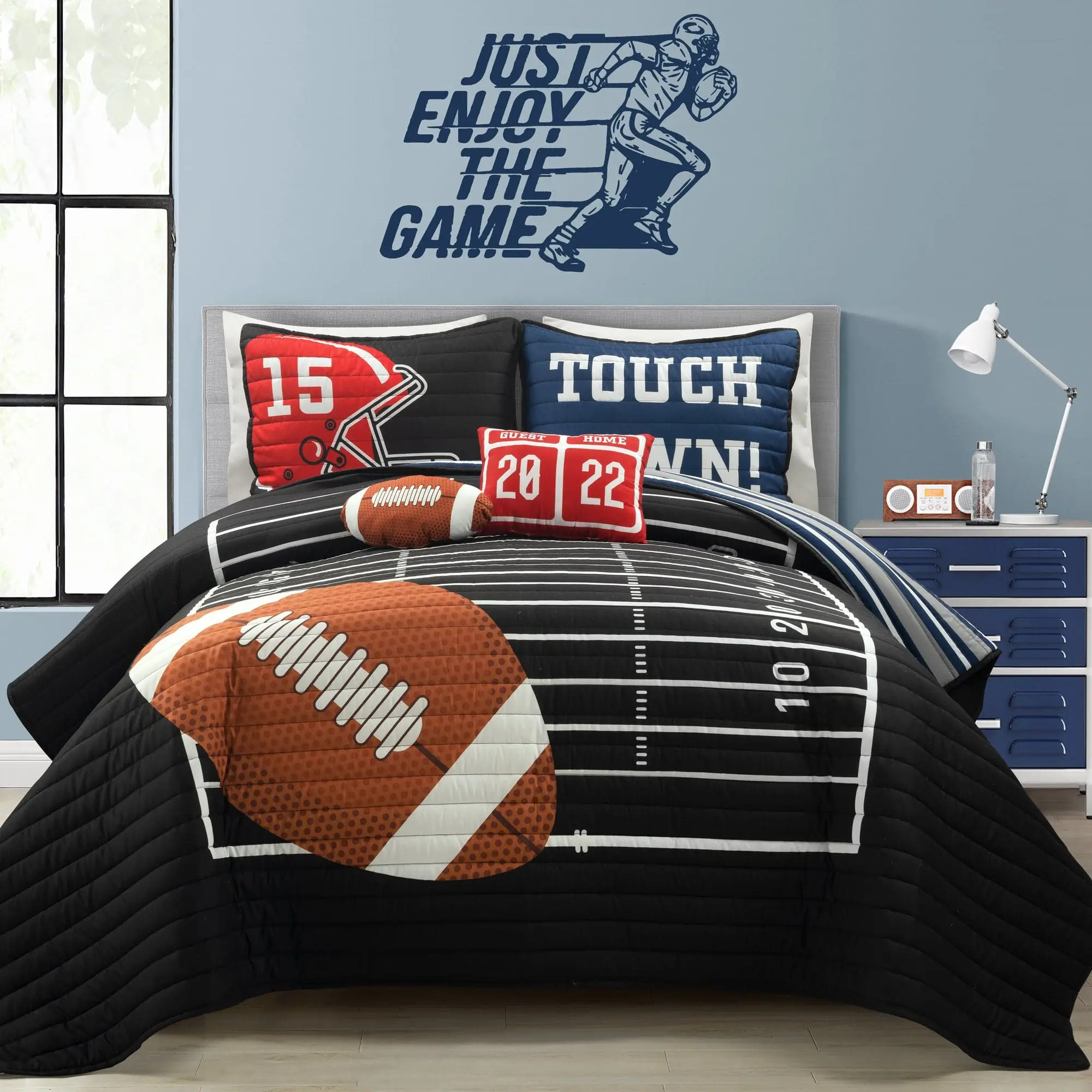 Lush Decor American Football Reversible Bedding Quilt Set - Includes Quilt, Pillow, Table Runner - Soft Pattern Bedspread Set - Football Fashion for Sports Fans Home Decor, Pattern Bedding Set