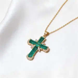 Skin-Friendly Adjustable Emerald Cross Pendant, Sparkling CZ, Fits Daily/Party, a Heartfelt Gift Dainty Hypoallergenic CZ Cross Necklace, Emerald Inlaid, Perfect for Party/Gala, a Thoughtful Gift