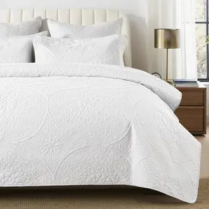 Lightweight Quilted Bedspreads all sizes Bed - 3 Piece Oversized Bedspread  - Soft Bedding Set with 2 Matching Pillow Shams - Best For Gift