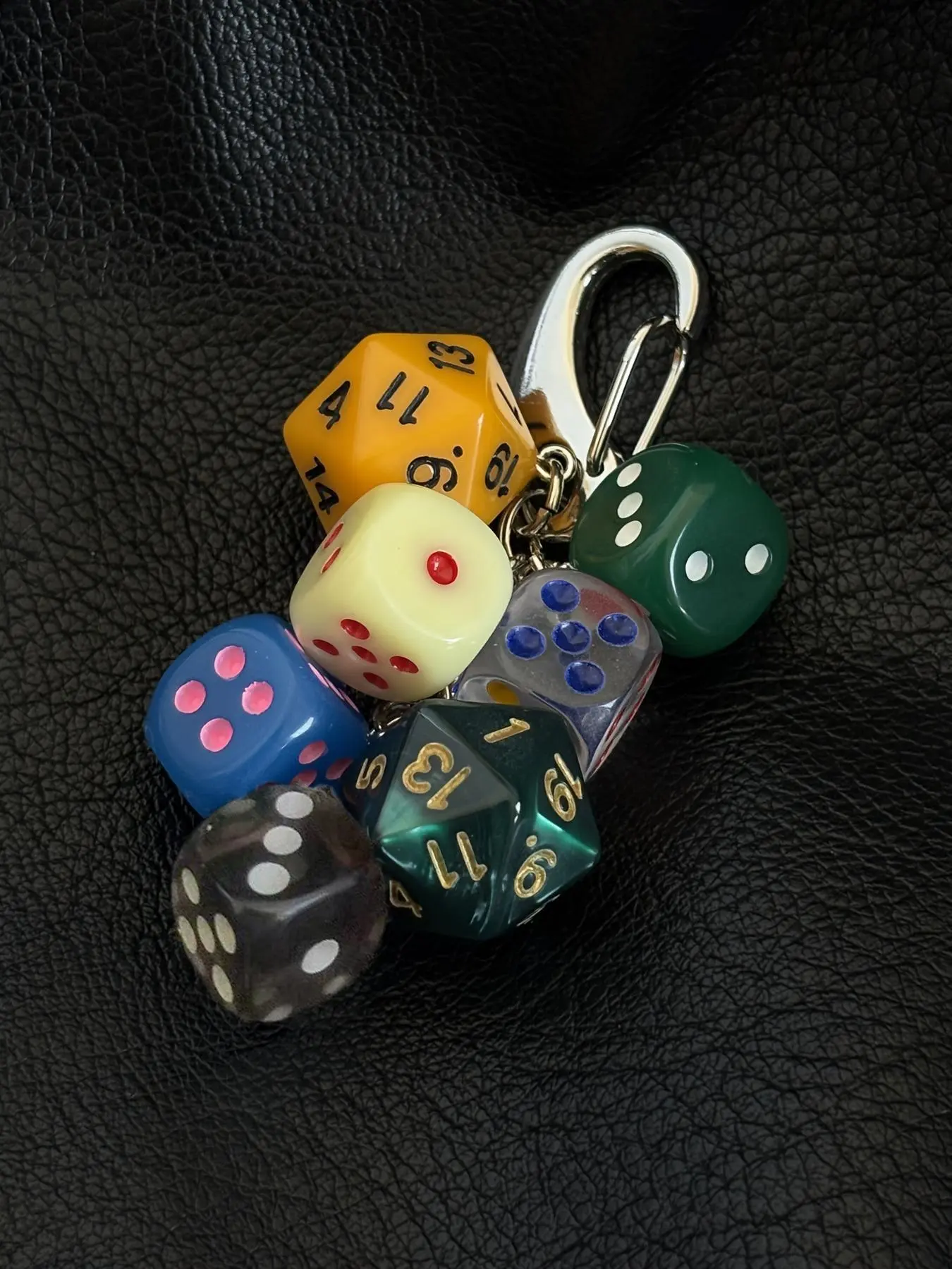 Handmade Retro Dice Keychain, Purse and Bag Keychain, 7-Dice Charm Pendant, Perfect Gift, Bag Accessory, Car Decor, Unique and Fun, Practical and Stylish, Keychain Charm
