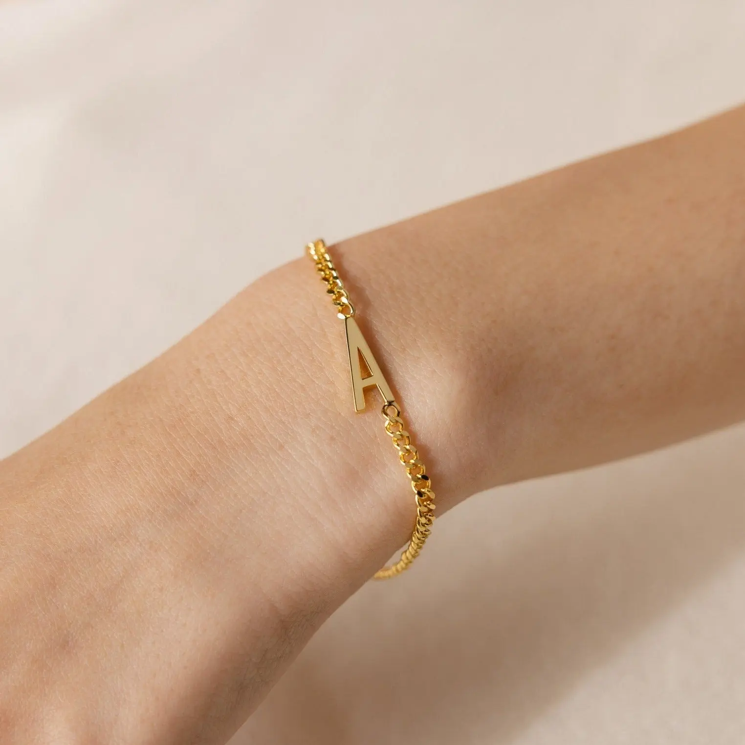 Large Letter Bracelet by Caitlyn Minimalist - Custom Curb Chain Initial Charm Bracelet in Gold - Statement Jewelry - Personalized Gift for Her
