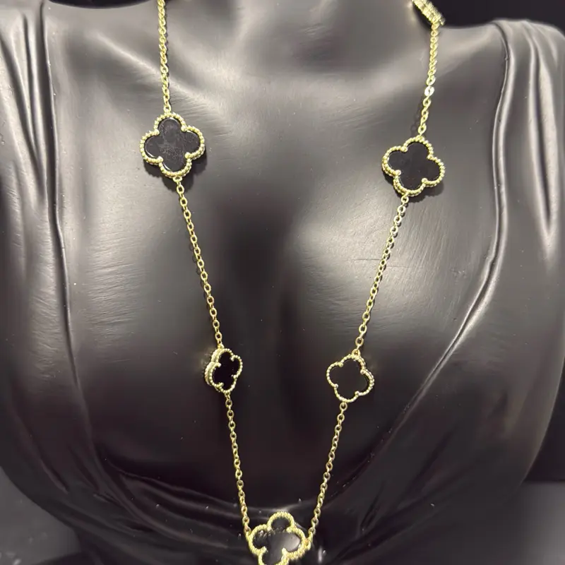 Female 925 Sterling Silver Flower Onyx Jewellery Pendant, Metallic Chain Gold Necklace