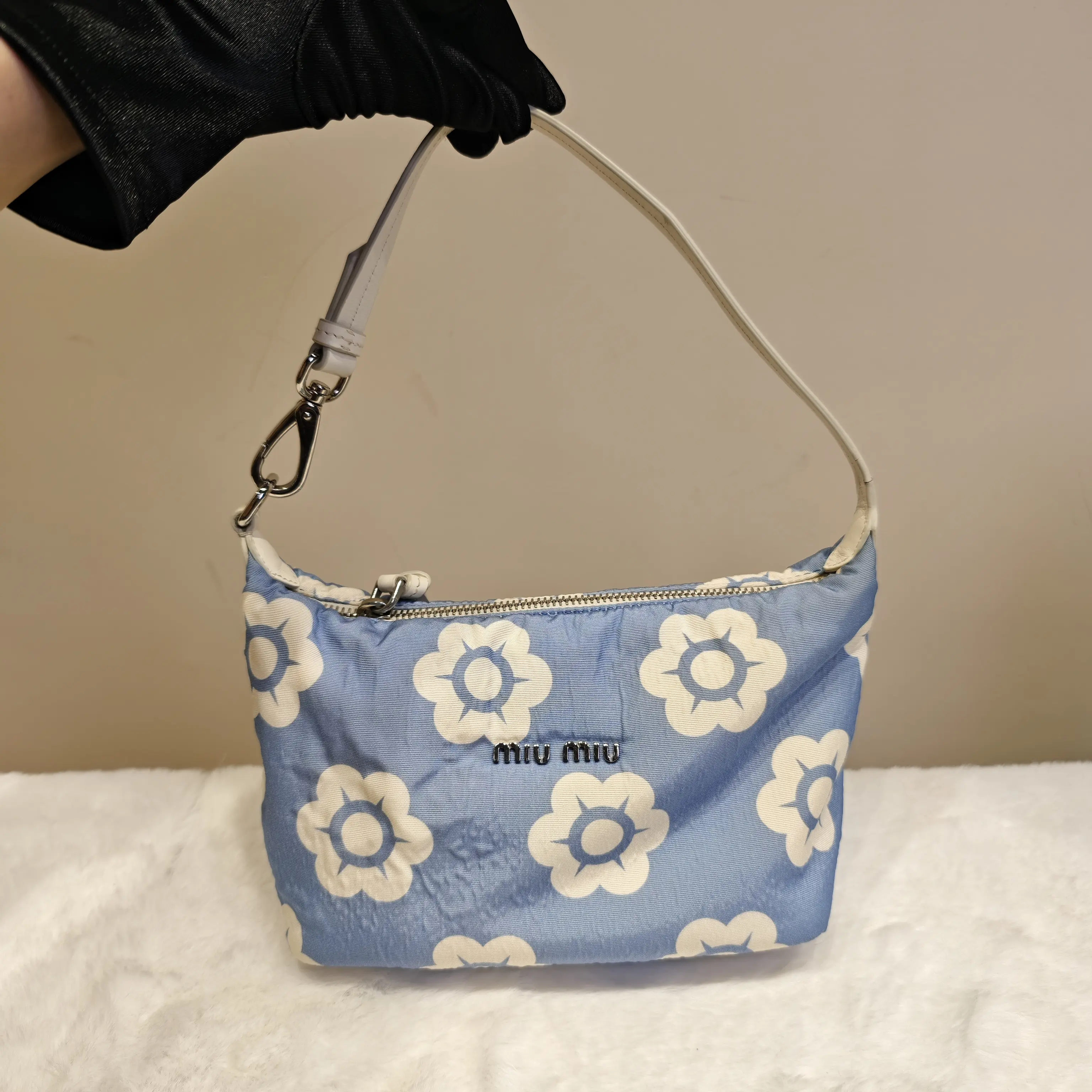 Pre-owned miu miu Miu Miu｜Blue base with white floral nylon underarm bag a17