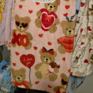 Blankets on live!  VALENTINES Dogs, Cats and more!