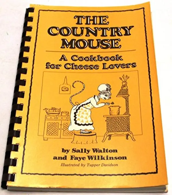 USED-The Country Mouse: Cookbook for Cheese Lovers by Faye Williams (Plastic Comb)