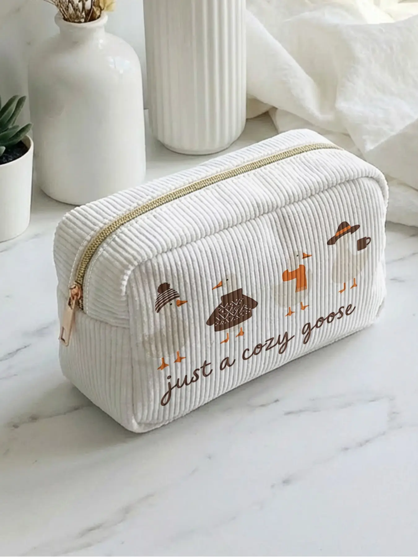 1 piece of cute goose pattern, cozy goose 2D printed makeup bag, Makeup Pouch, large capacity design, suitable for all seasons/general use, can hold daily skincare products and various cosmetics, liftable for daily life and travel